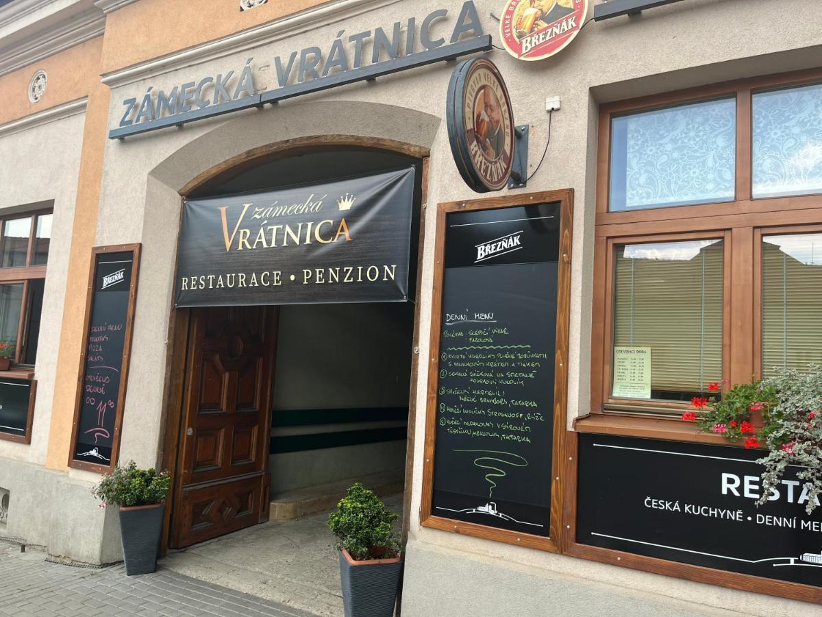 Penzion A Restaurace Zamecka Vratnica Vizovice Ngoại thất bức ảnh